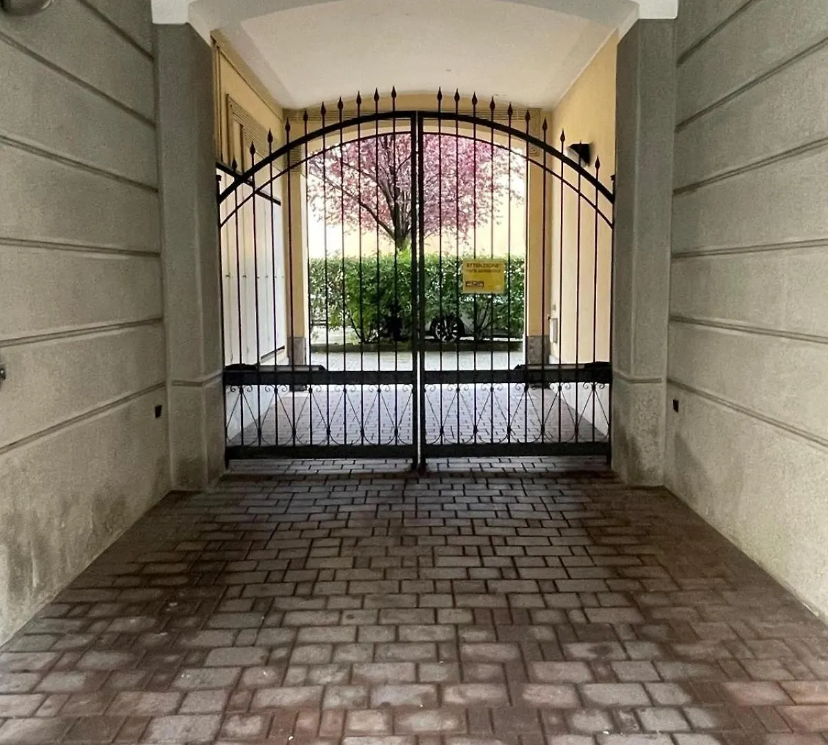 Gelsomino Appartamento Con Posto Auto Nel Centro Di Monza Italy
